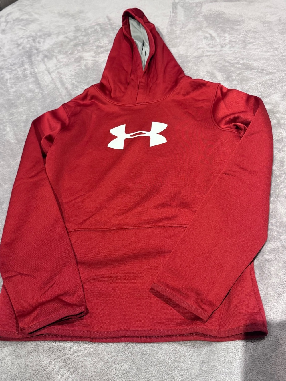 Under Armour Boys Hooded Fleece Pullover in Red - Size M